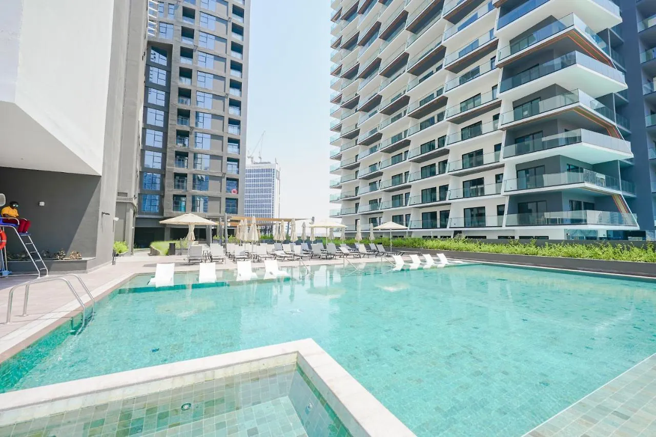 Urban Skyline City Comfort Studio Dubai